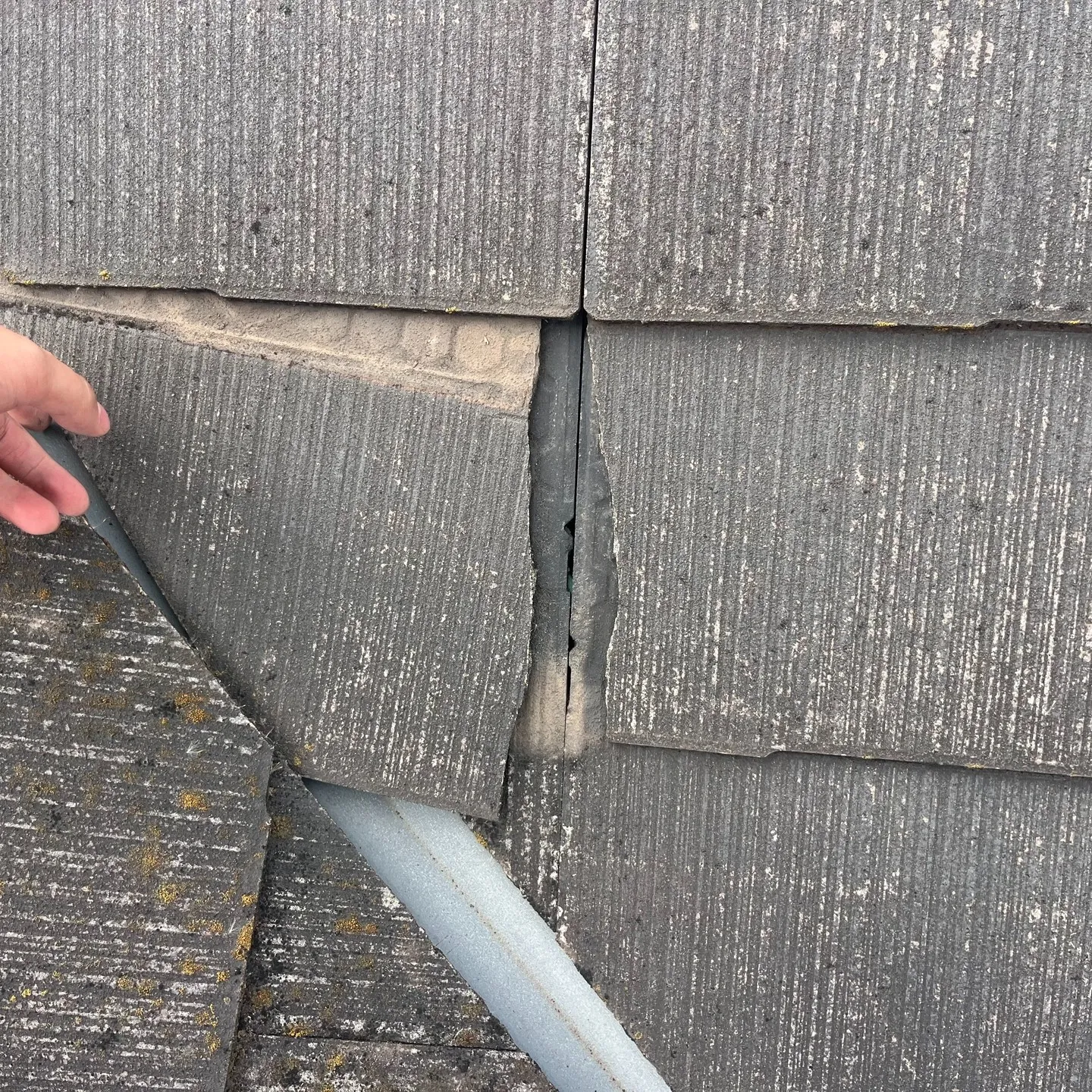 スレート屋根をお使いの皆様、そろそろ寿命が近づいていませんか...