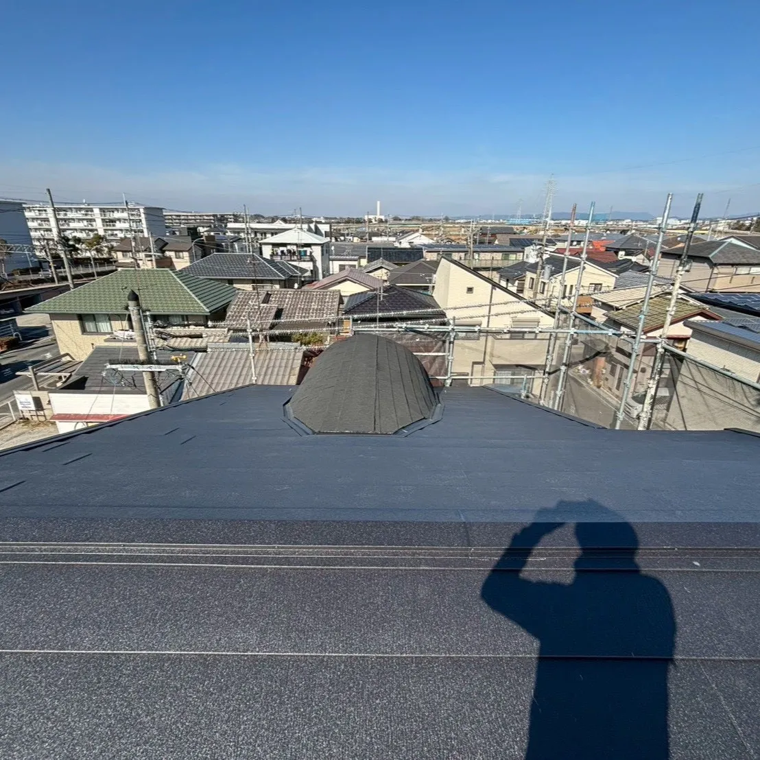 本日、屋根改修工事の仕上げが完了しました！ドーマー部分も丁寧...