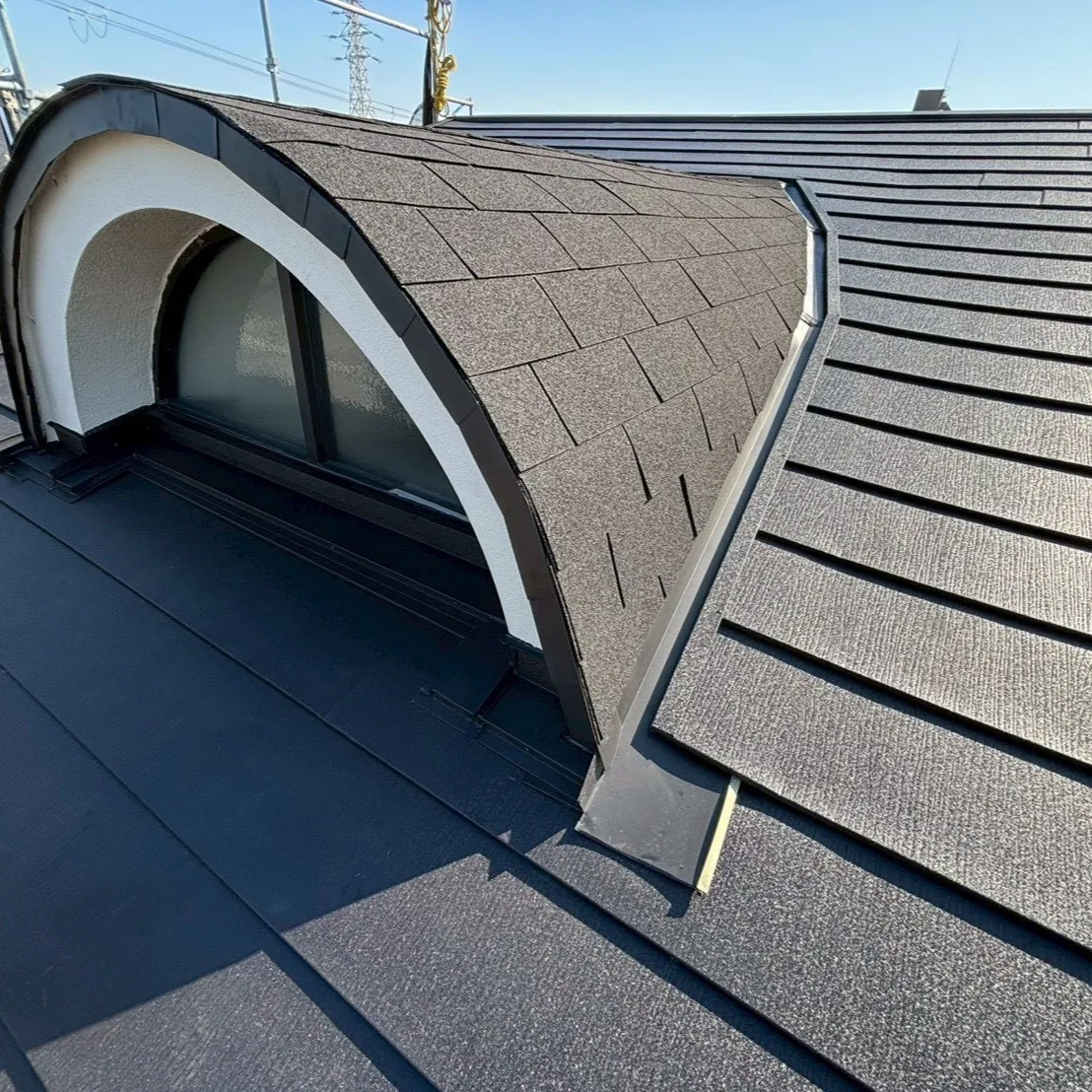 本日、屋根改修工事の仕上げが完了しました！ドーマー部分も丁寧...
