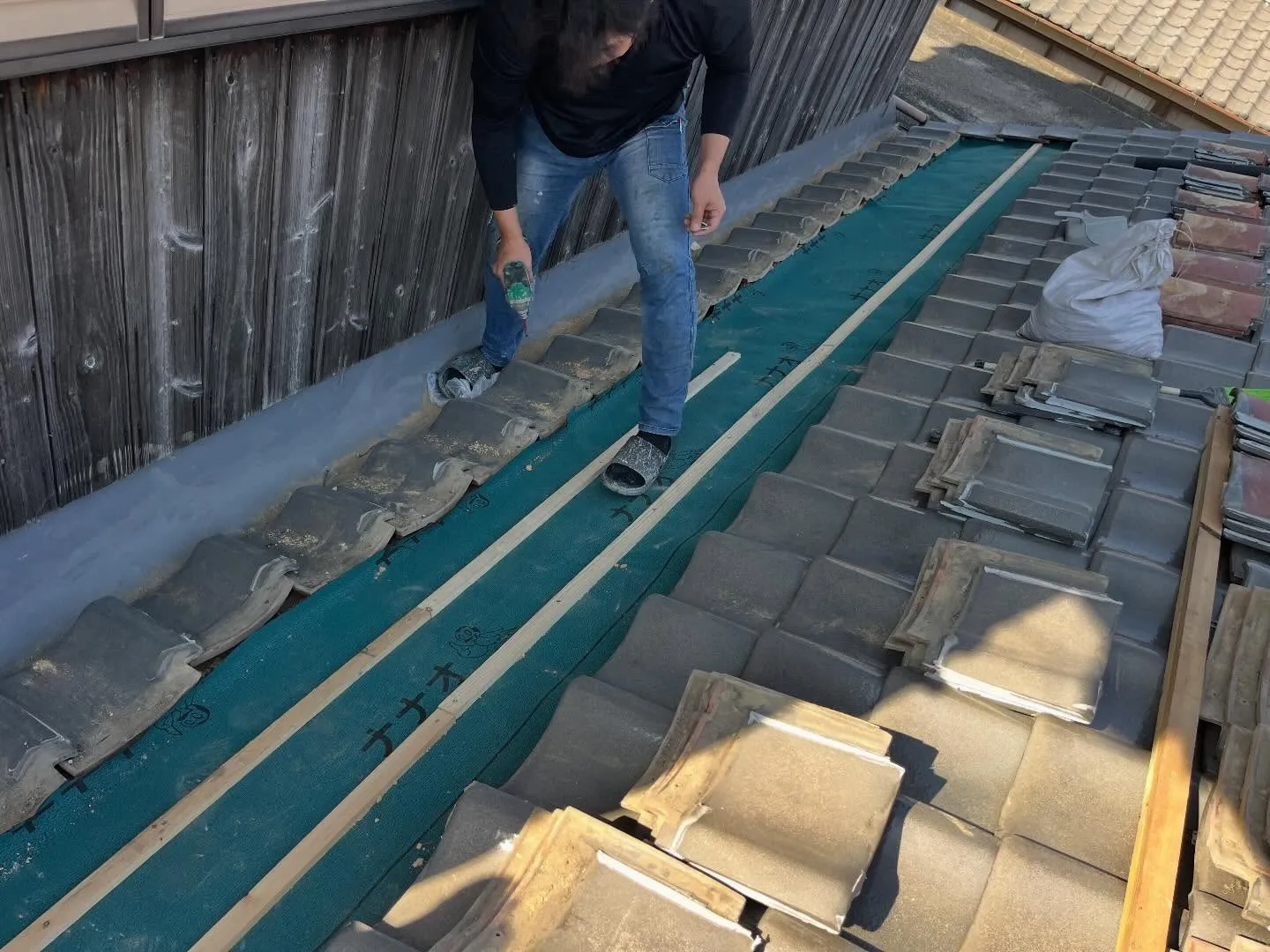 雨漏れに悩んでいるあなたへ！お屋根の車返しからの雨漏れ、放置...