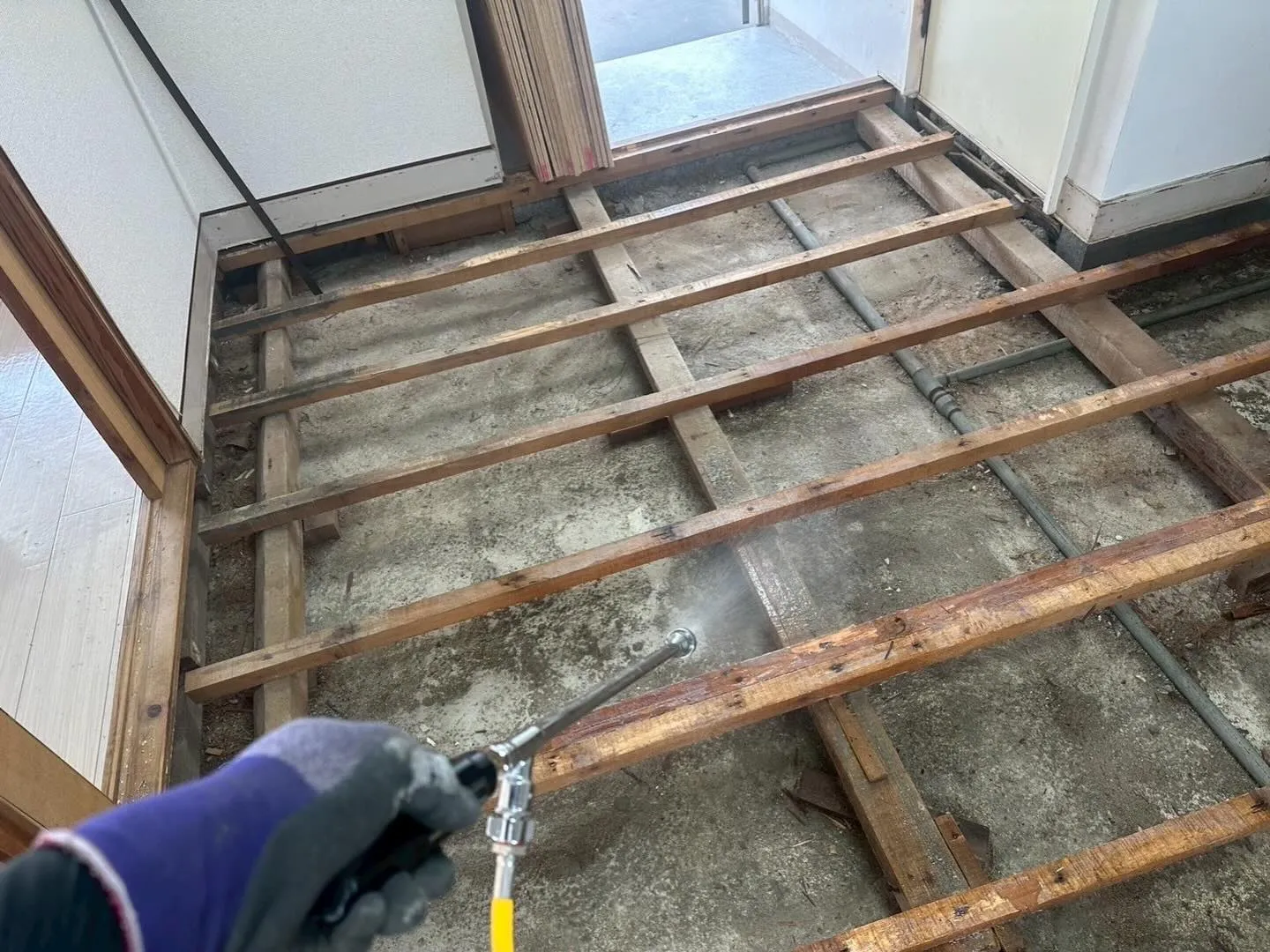 八尾市でのアパート施工、無事にシロアリ駆除完了しました！床下...