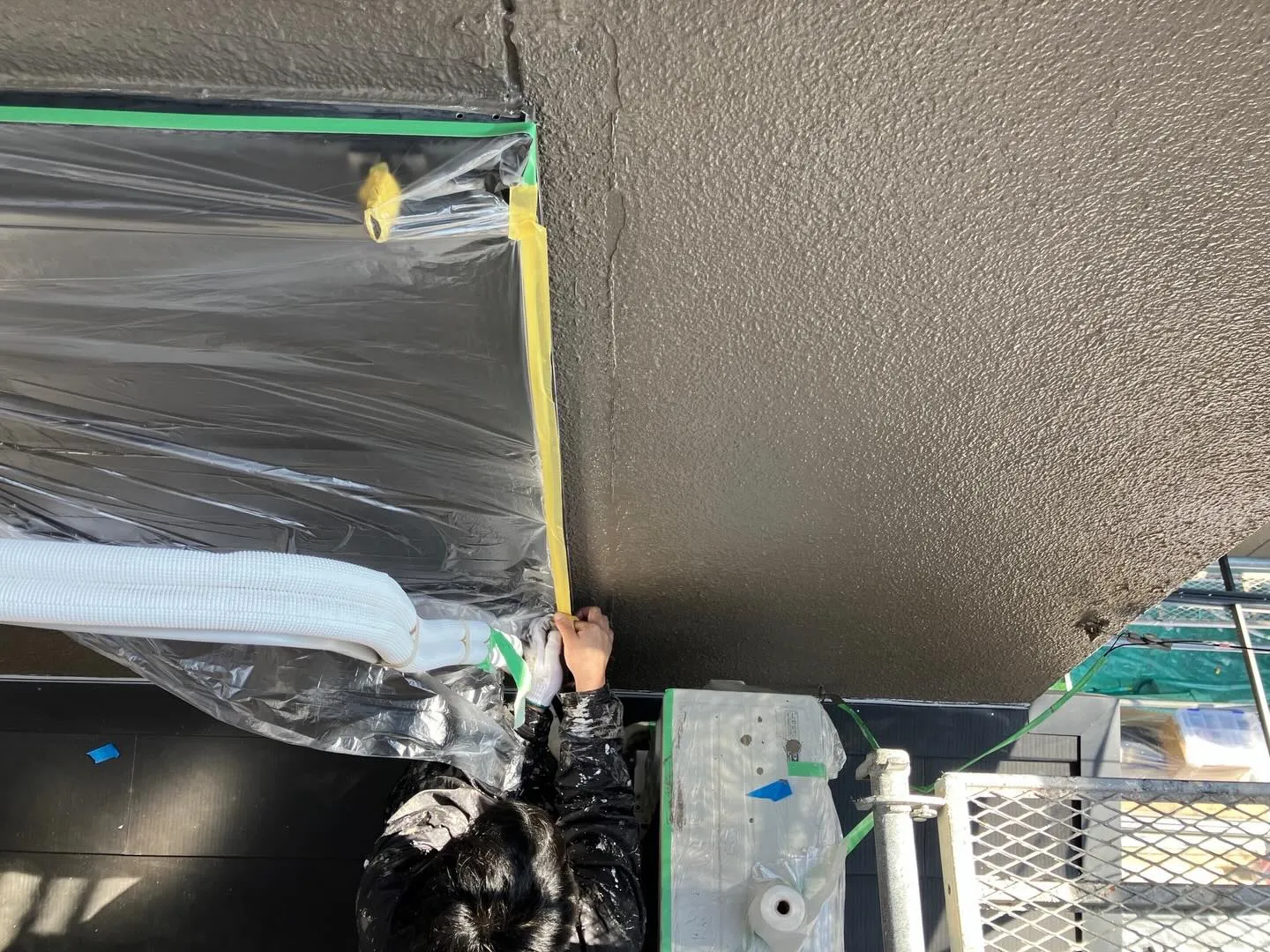 外壁塗装がついに完成間近！養生をもう一度やり直して、最後の仕...