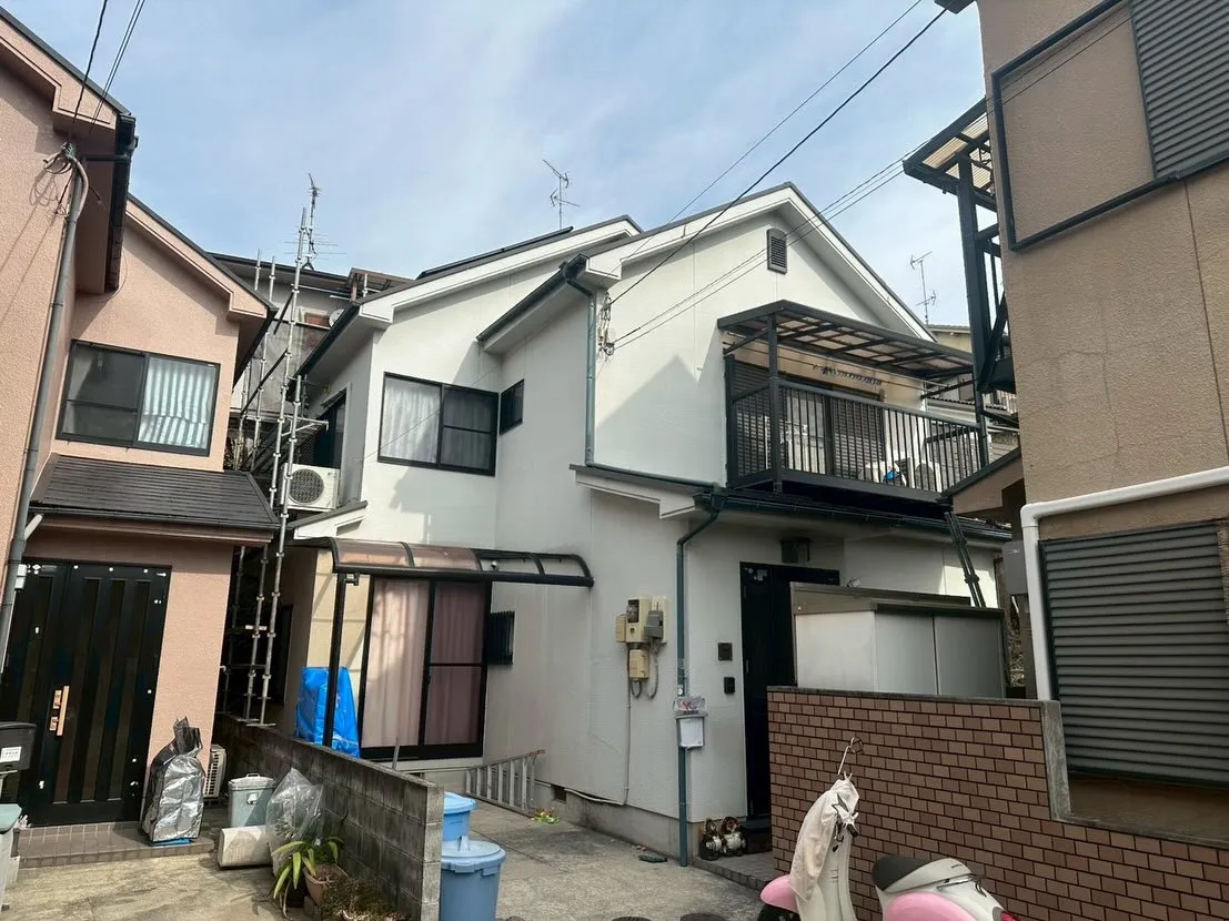 外壁塗装のビフォーアフターです！この見事な変化、ぜひご覧くだ...